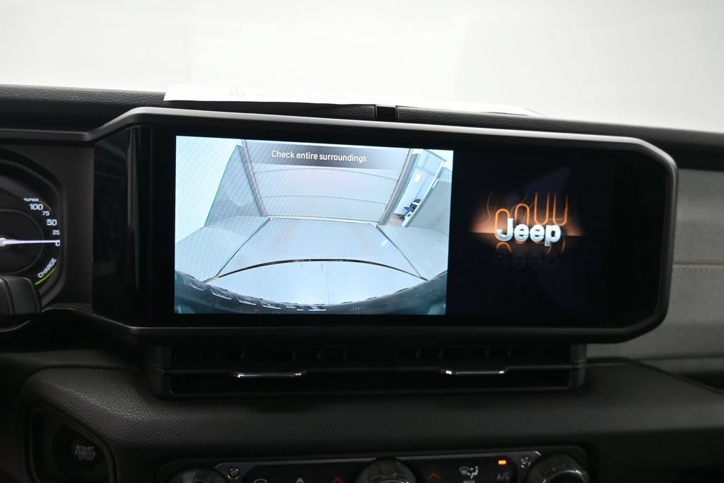 Used 2024 Jeep Wrangler Unlimited AWD/4WD image 18