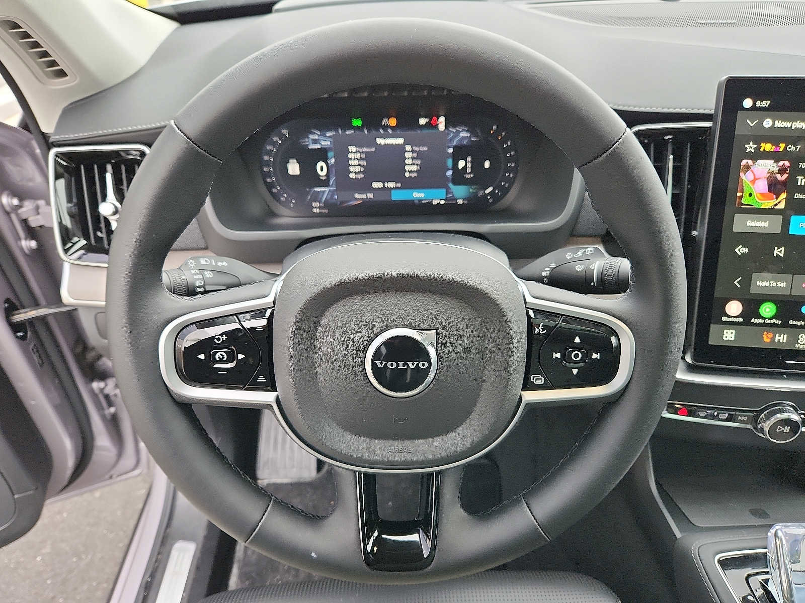 Used 2026 Volvo XC90 B6 Ultra w/ Protection Package Premier image 18