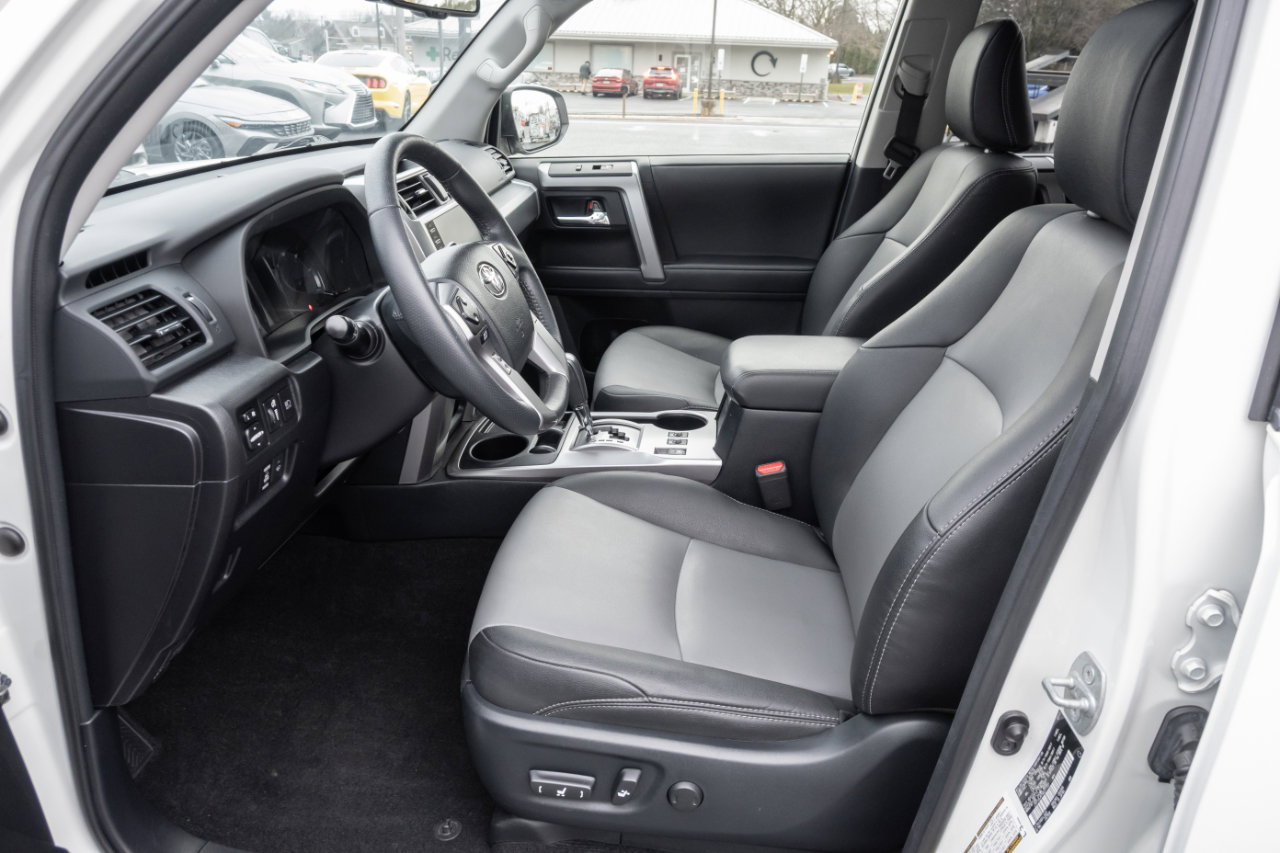 Used 2022 Toyota 4Runner SR5 Premium image 14