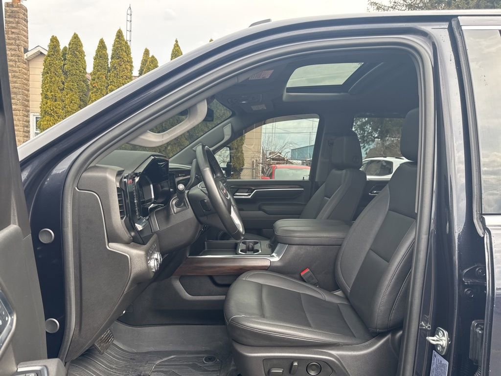 Used 2025 GMC Sierra 2500 SLT image 3