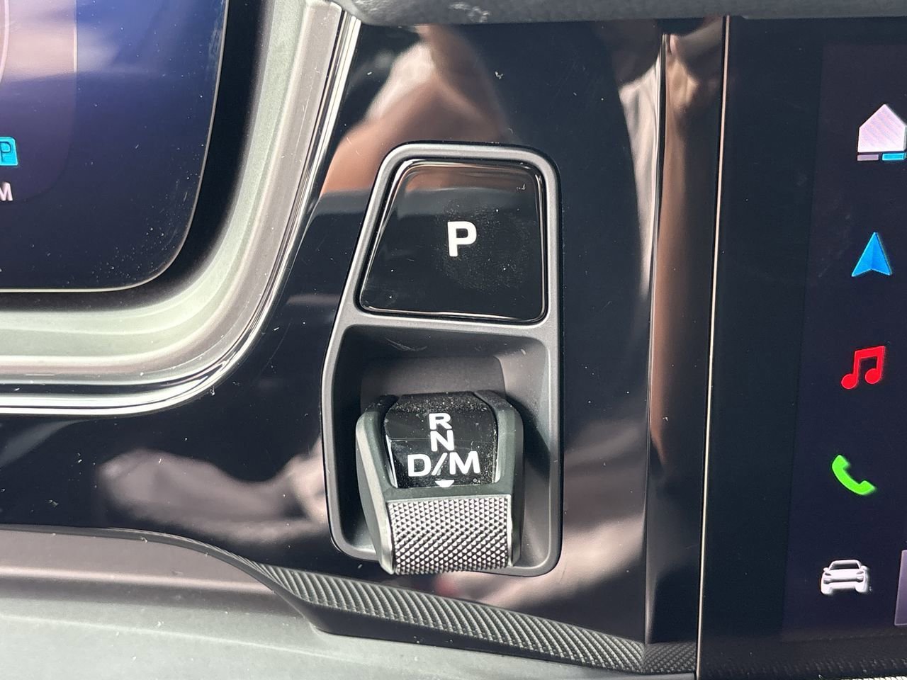 Used 2025 Porsche Cayenne E-Hybrid Coupe image 27