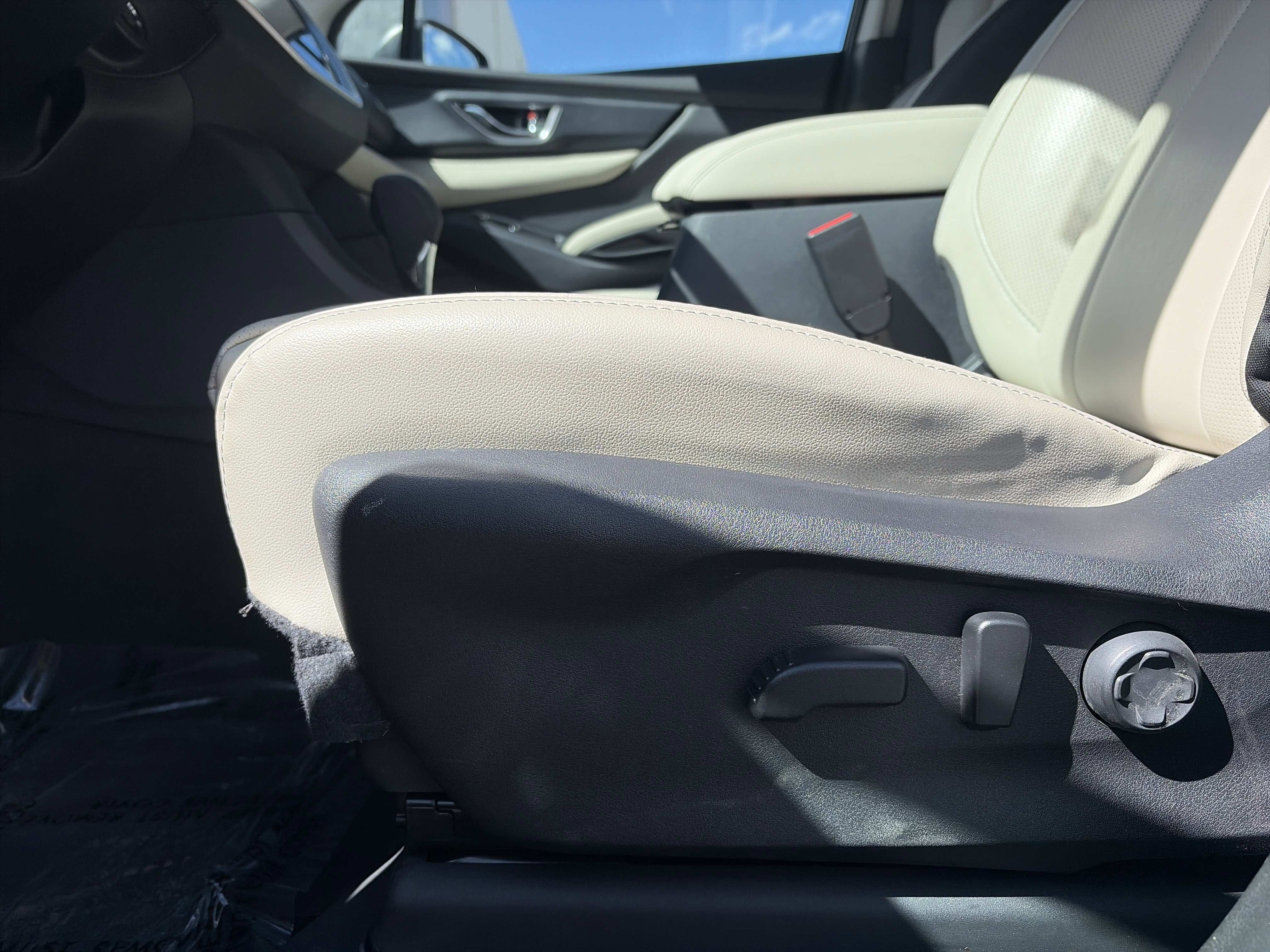 Used 2023 Subaru Ascent Limited w/ Technology Package AWD/4WD image 15