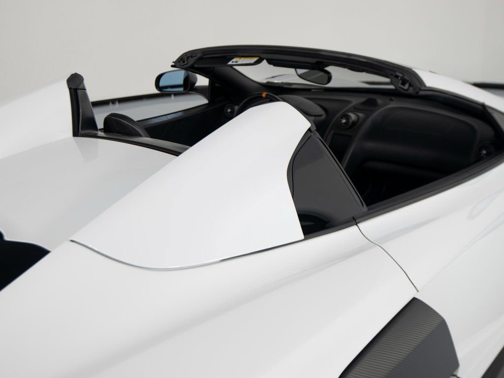 Used 2016 McLaren 675LT Spider image 46