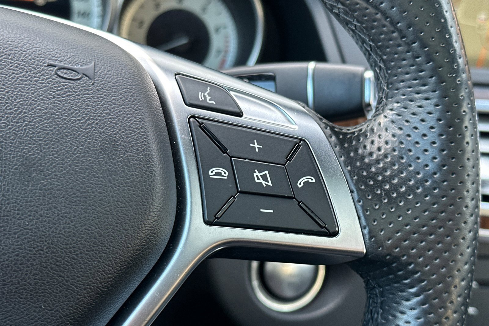 Used 2016 Mercedes-Benz E 350 4MATIC Sedan image 28