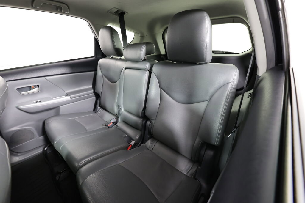 Used 2014 Toyota Prius V Two image 36