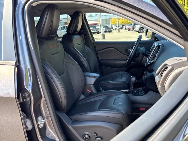Used 2021 Jeep Cherokee Trailhawk AWD/4WD image 23