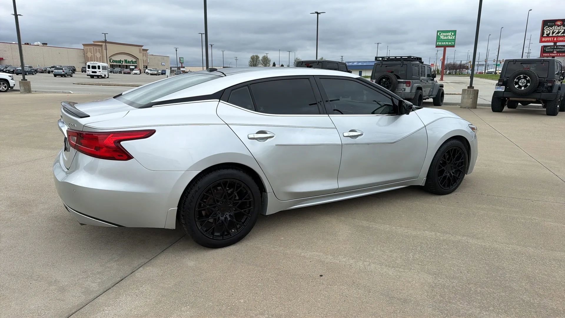 Used 2018 Nissan Maxima Platinum image 17