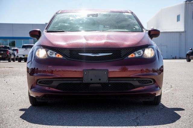 Used 2023 Chrysler Voyager LX FWD image 2