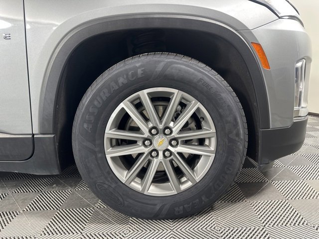 Used 2023 Chevrolet Traverse LT w/ Rear Camera Mirror Package image 9