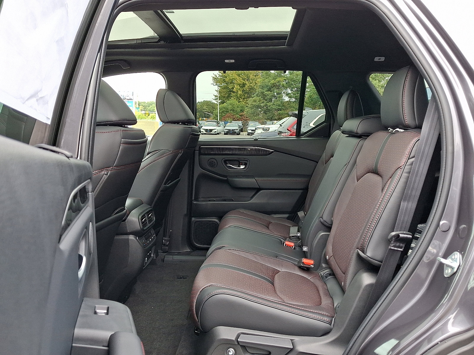 New 2025 Honda Pilot Black Edition image 5