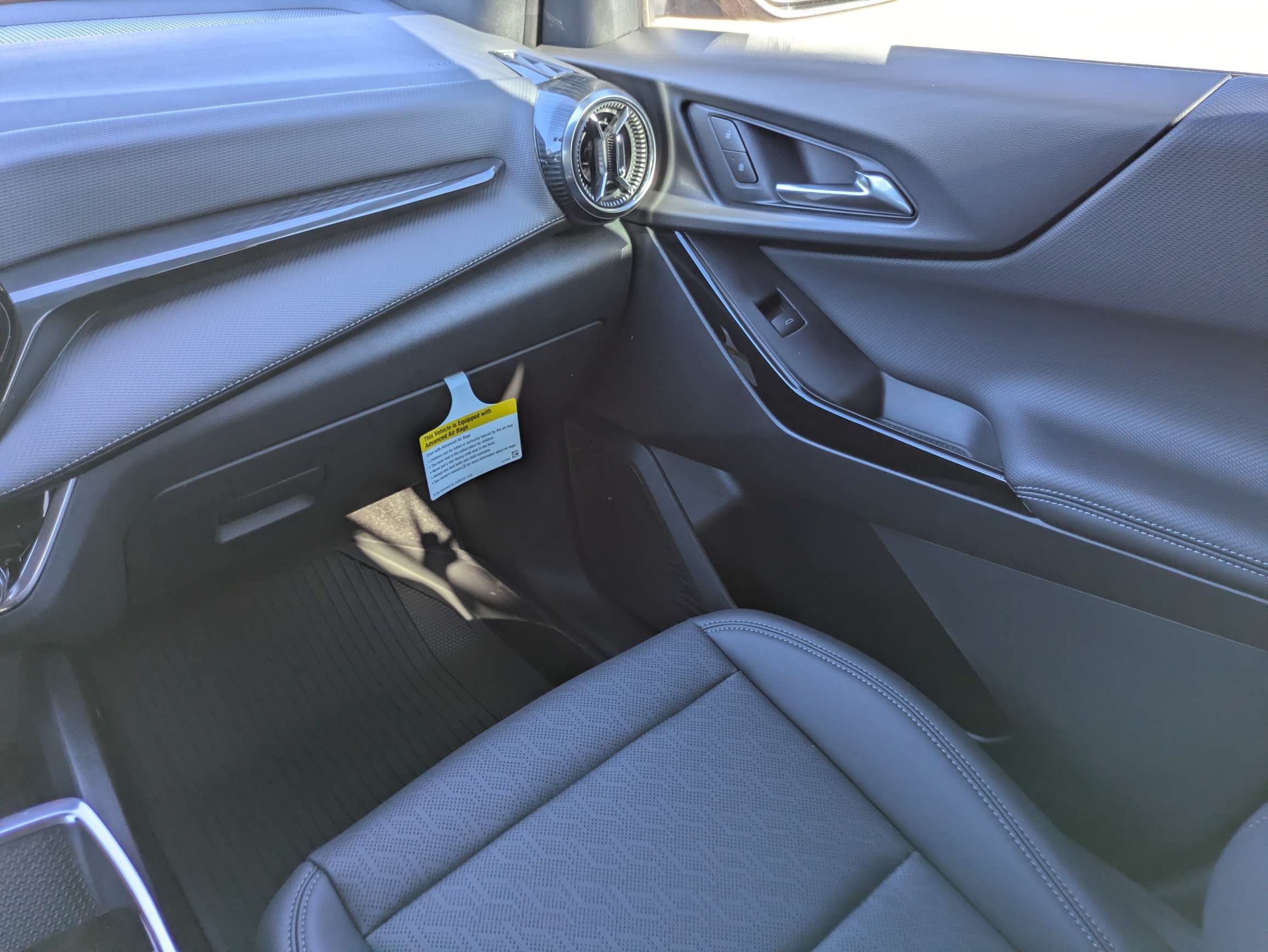 New 2027 Chevrolet Equinox LT w/ Convenience Package II FWD image 12