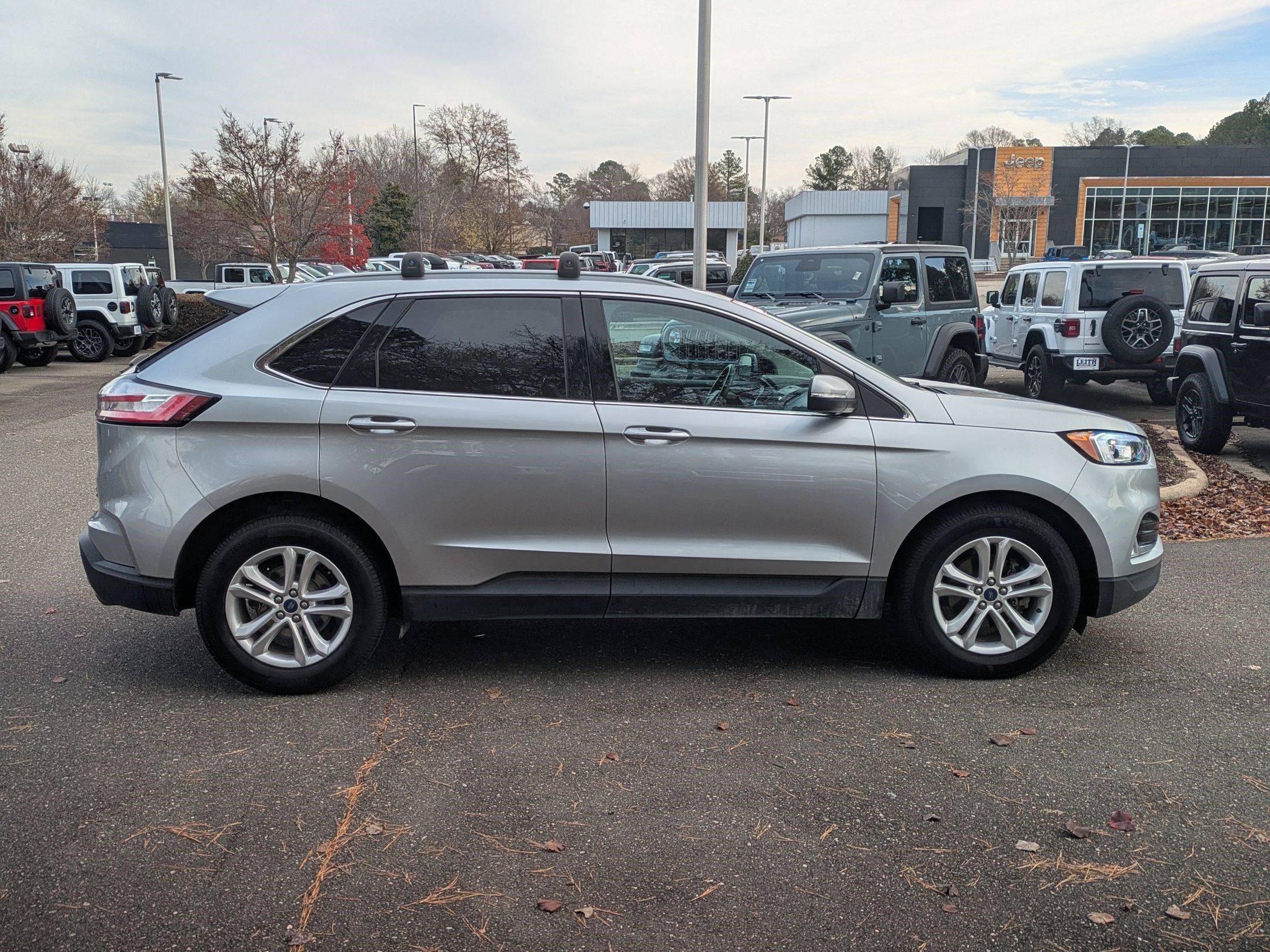 Used 2020 Ford Edge SEL w/ Convenience Package image 4
