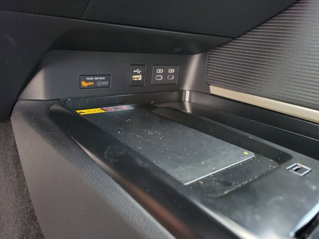 Used 2025 Toyota Camry SE image 11