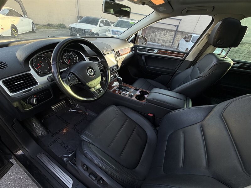 Used 2012 Volkswagen Touareg Hybrid AWD/4WD image 39