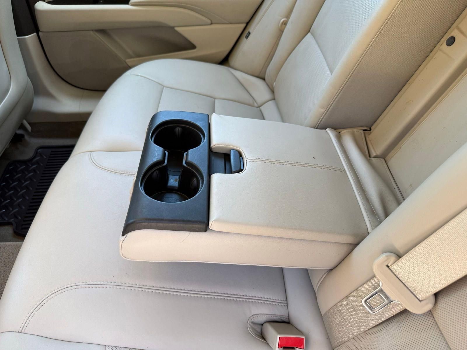 Used 2013 Cadillac XTS Premium FWD image 28