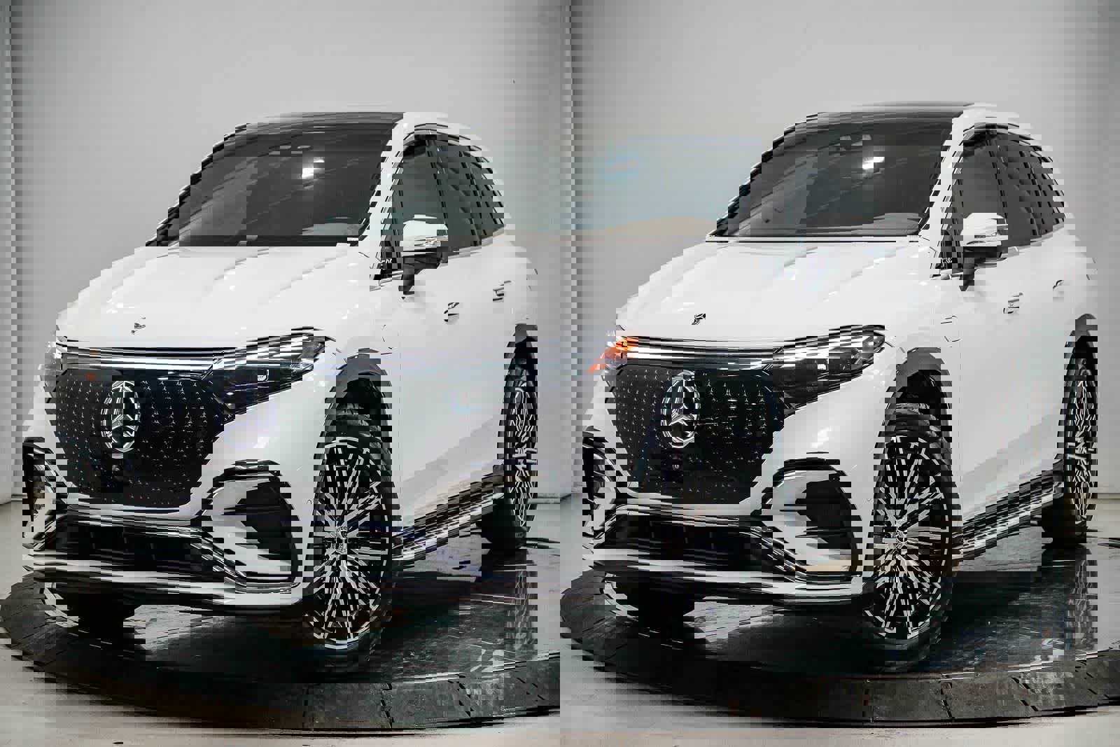 Used 2023 Mercedes-Benz EQS 580 4MATIC SUV image 1