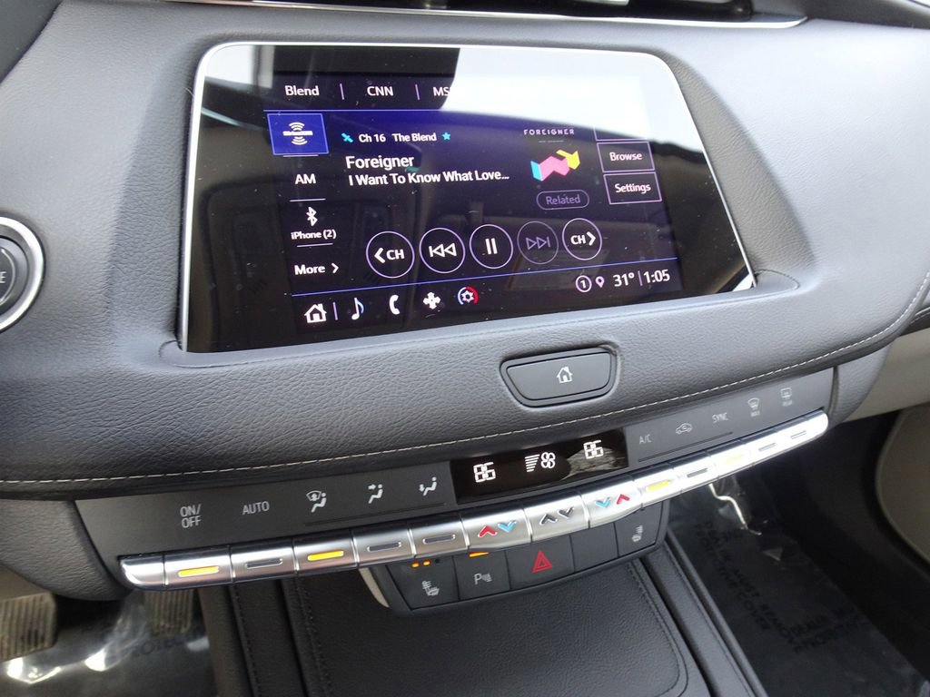 Certified 2022 Cadillac XT4 Luxury w/ Cold Weather Package image 15