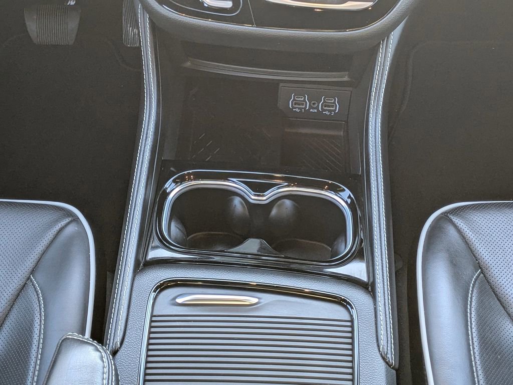 Used 2025 Chrysler Pacifica Limited FWD image 15