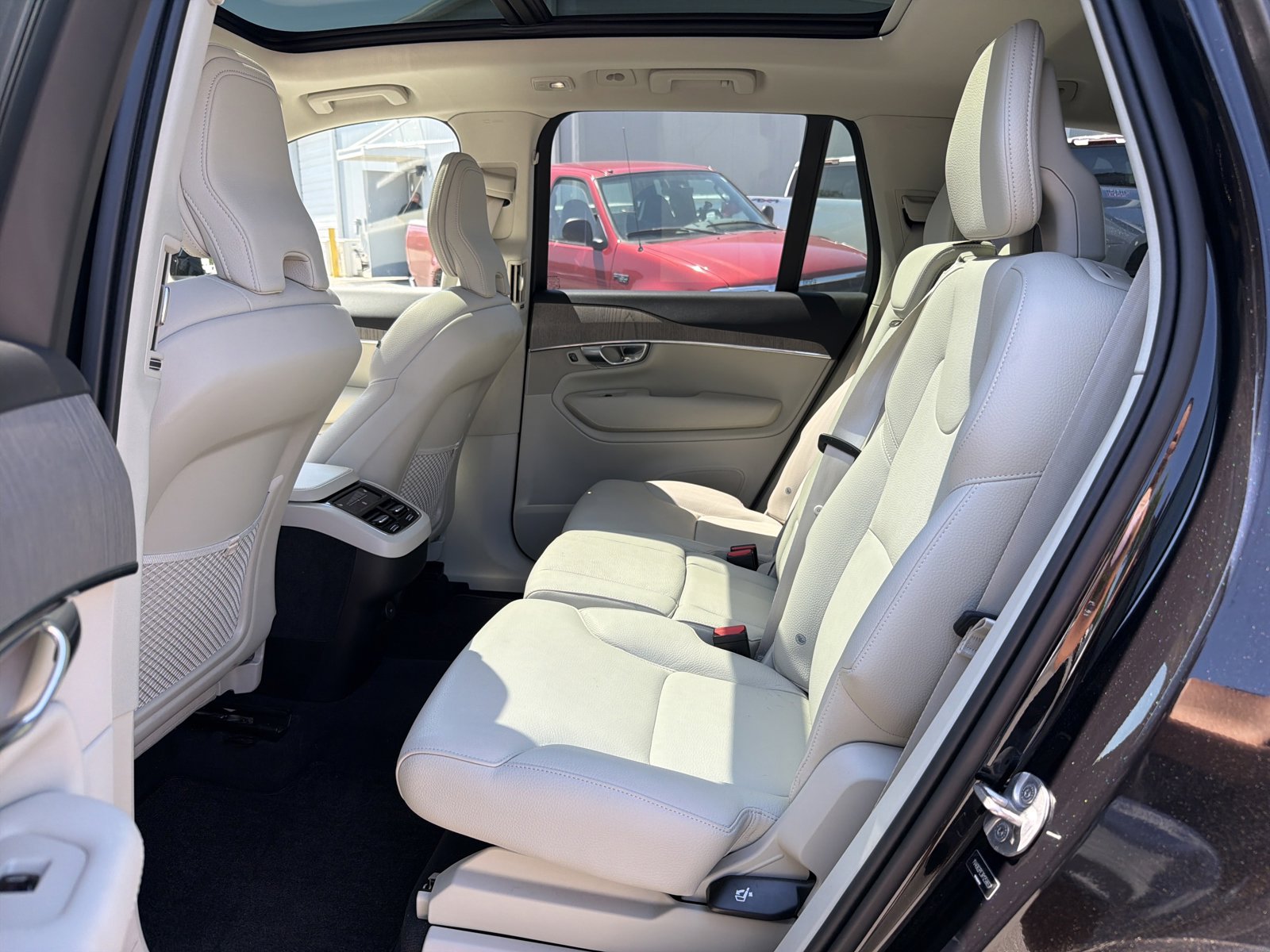 Used 2024 Volvo XC90 B6 Plus AWD/4WD image 12