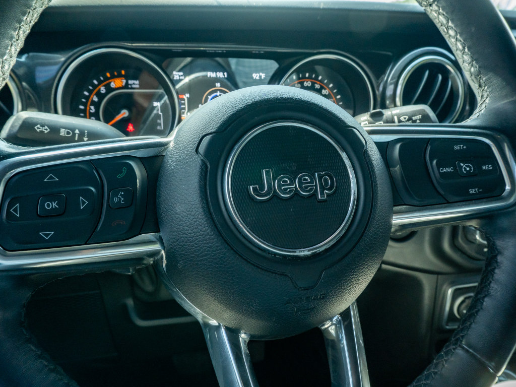 Used 2022 Jeep Wrangler Unlimited Sahara AWD/4WD image 29