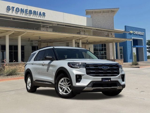 Used 2025 Ford Explorer Active w/ Active Comfort Package RWD image 2