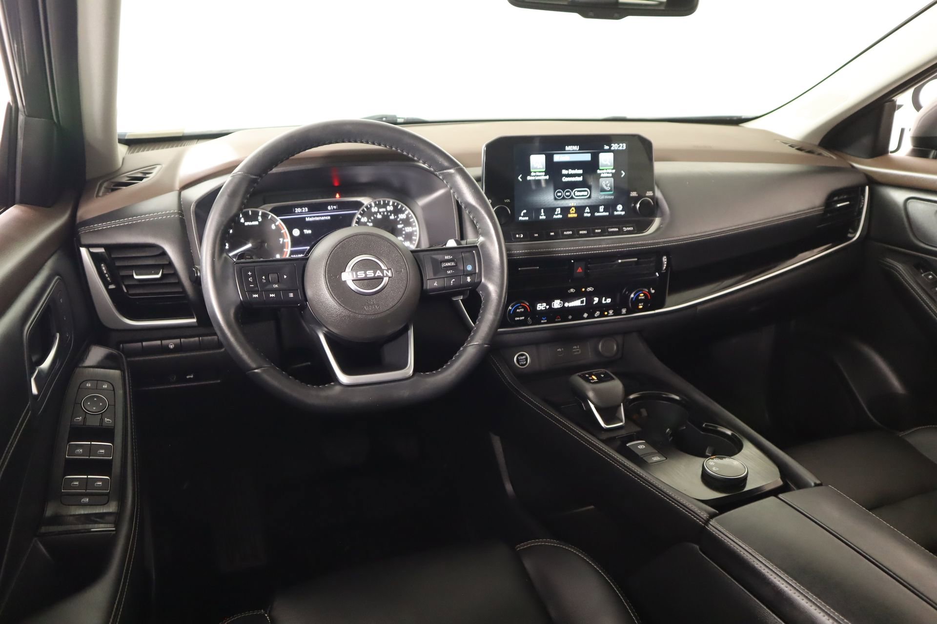 Used 2023 Nissan Rogue SL w/ SL Premium Package image 2