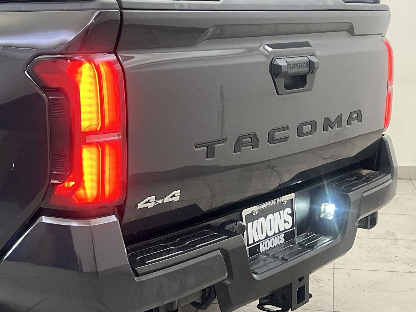 Used 2024 Toyota Tacoma SR5 AWD/4WD image 29