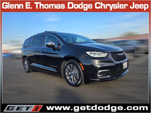 Used 2024 Chrysler Pacifica Pinnacle image 3