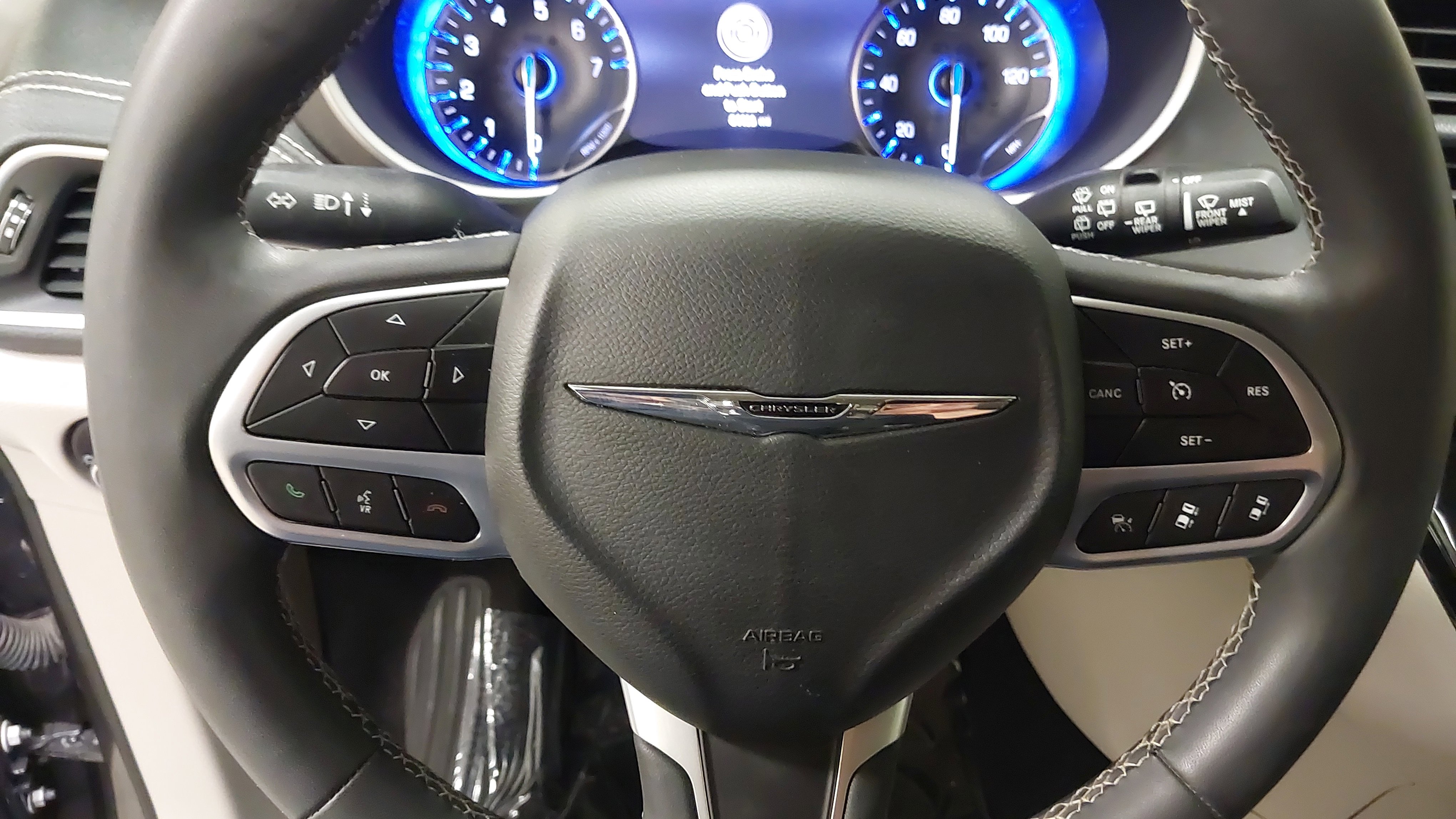 Used 2022 Chrysler Pacifica Touring-L image 35