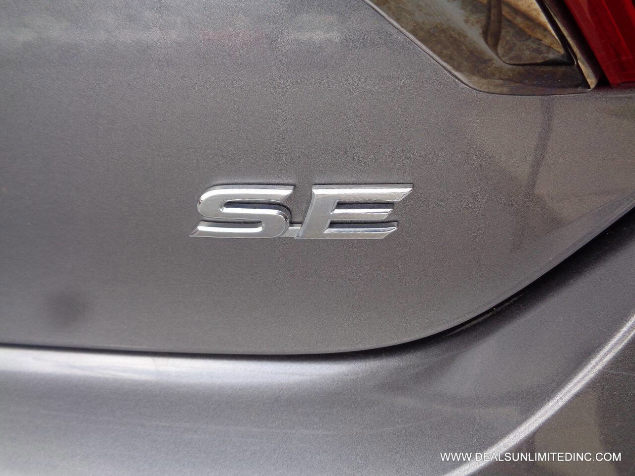 Used 2016 Toyota Camry SE FWD image 6