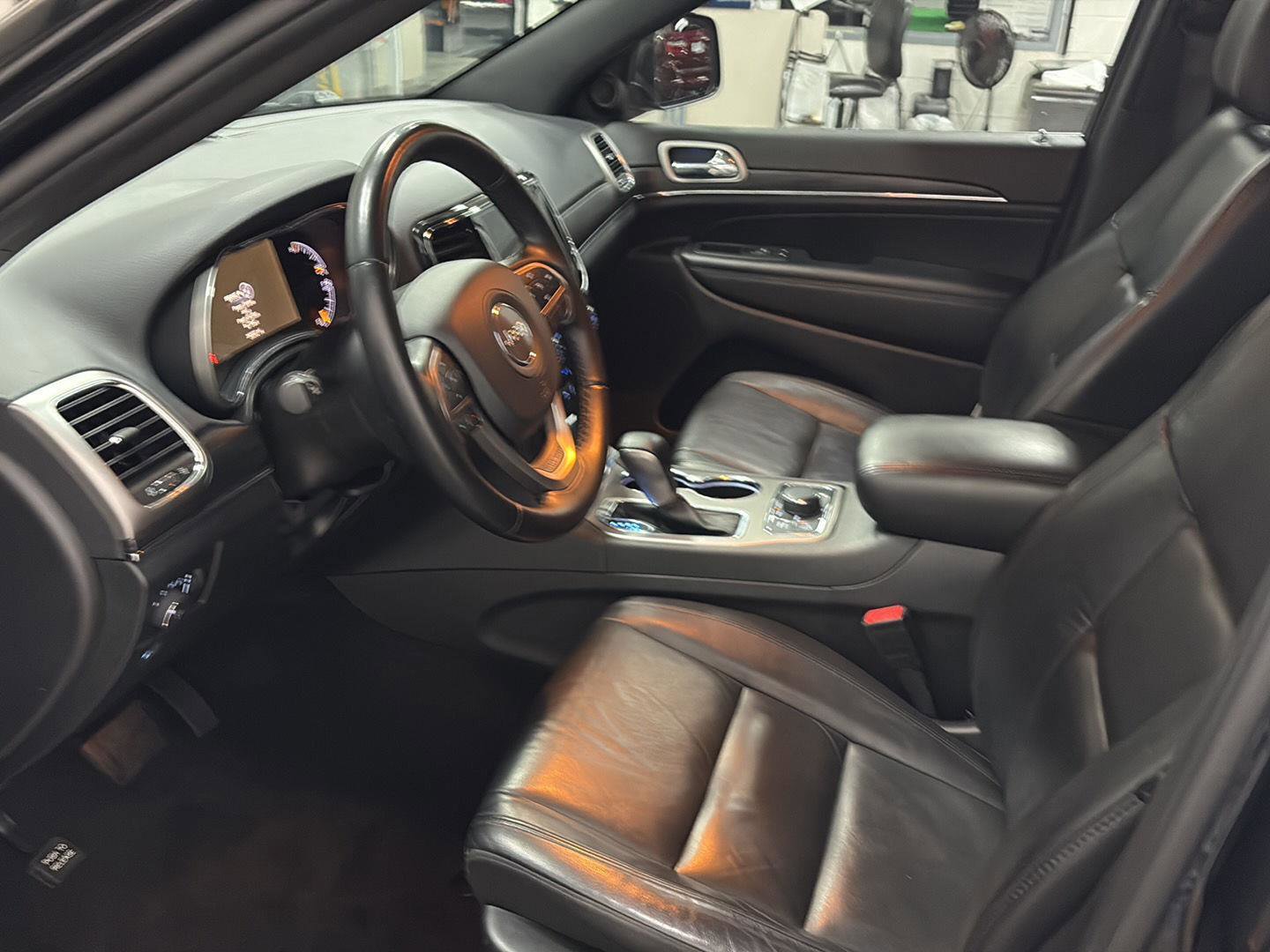 Used 2022 Jeep Grand Cherokee Limited AWD/4WD image 5