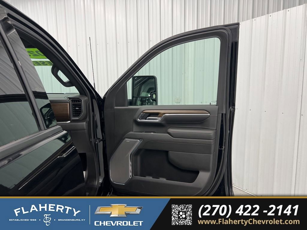 Used 2025 Chevrolet Silverado 2500 High Country w/ Midnight Edition image 14