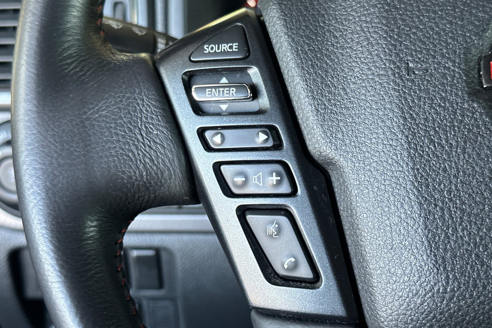 Used 2023 Nissan Titan PRO-4X w/ Pro-4x Convenience Package AWD/4WD image 26