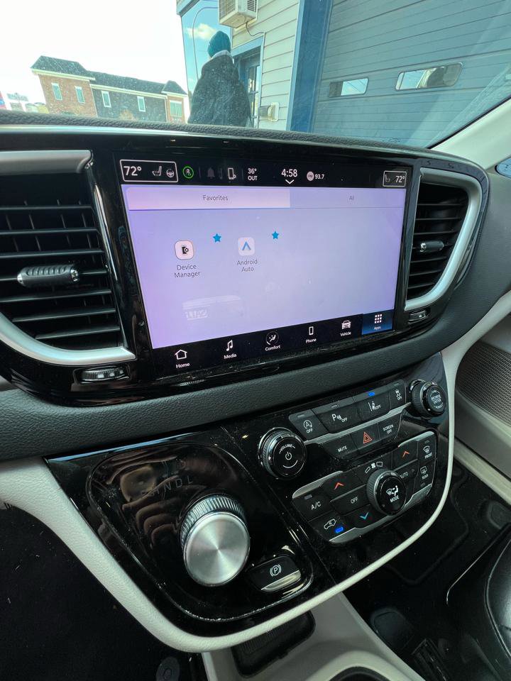 Used 2023 Chrysler Pacifica Touring-L image 26