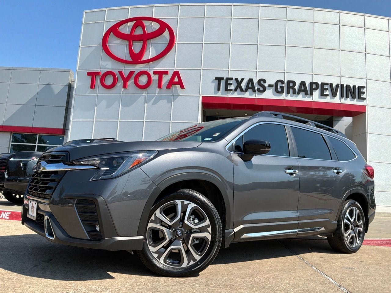 Used 2024 Subaru Ascent Touring w/ Popular Package #2 AWD/4WD image 2