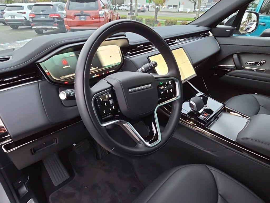 Used 2025 Land Rover Range Rover Sport SE image 12