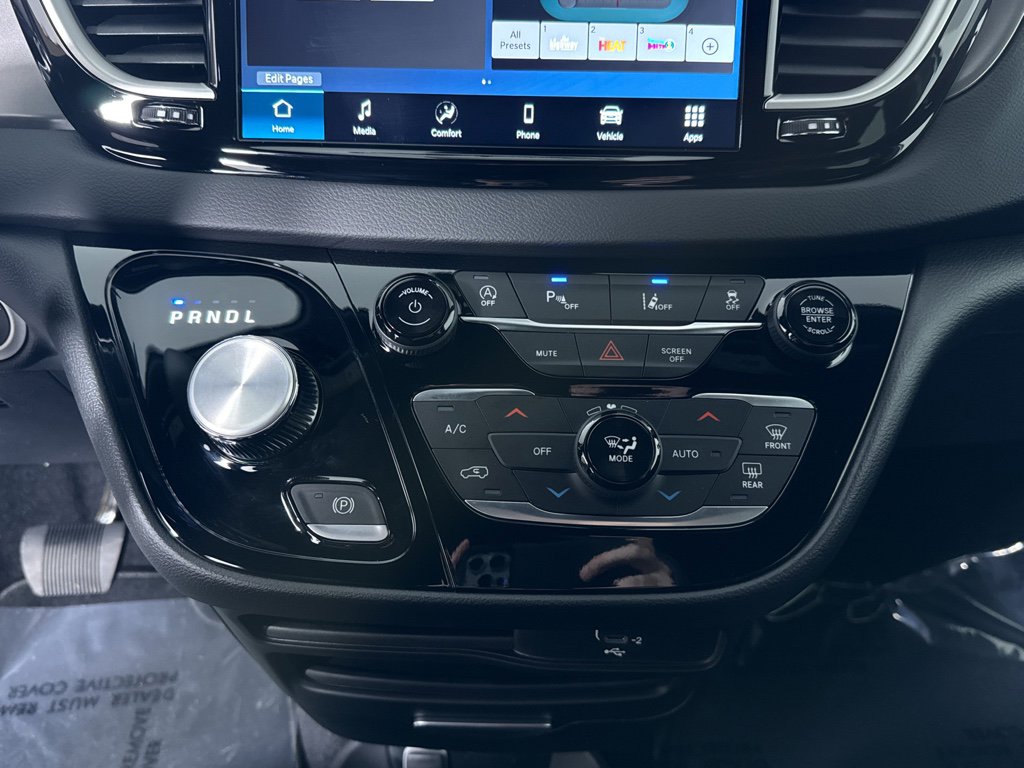 New 2026 Chrysler Voyager LX FWD image 25