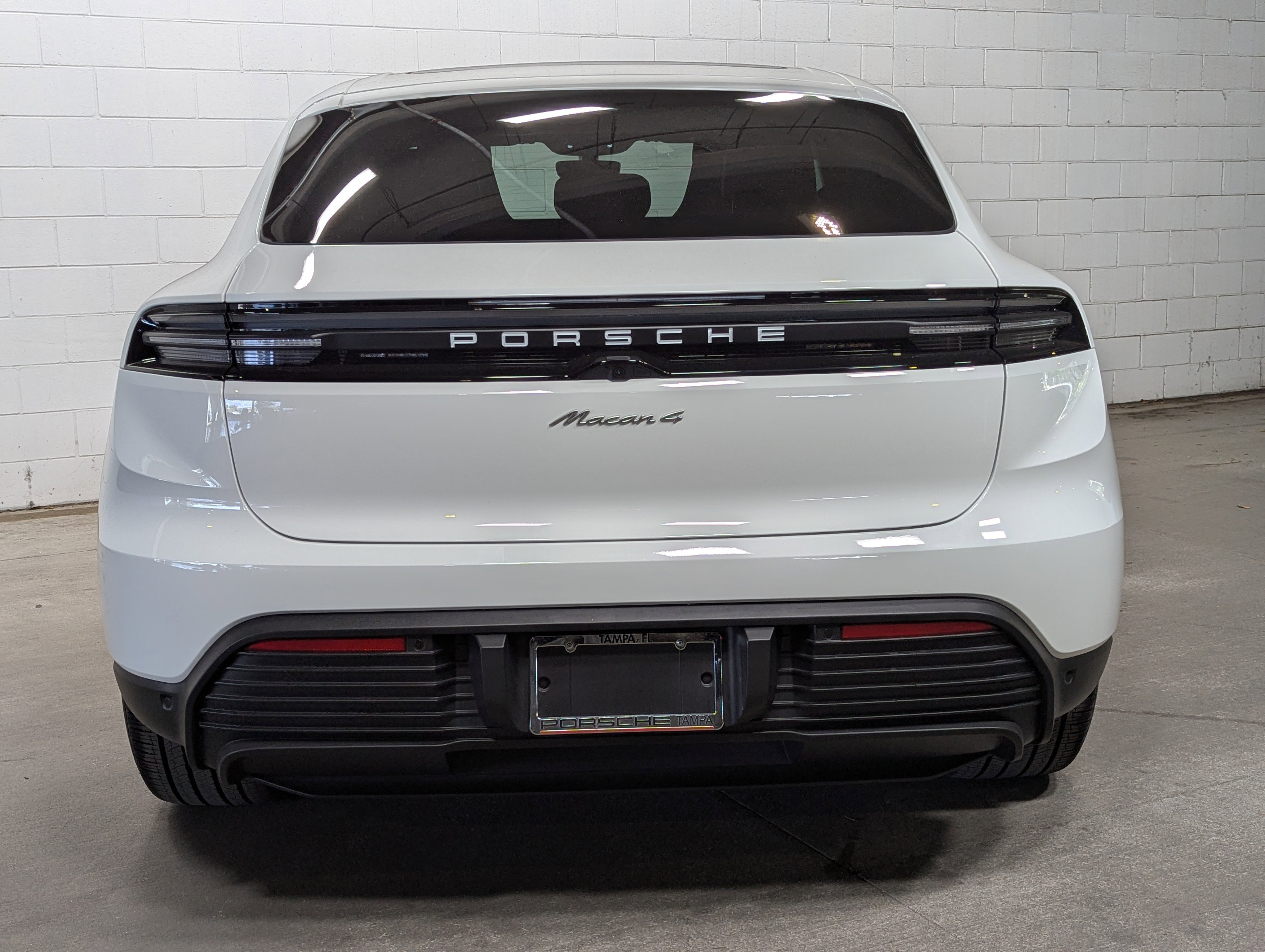 Certified 2025 Porsche Macan 4 Electric image 6