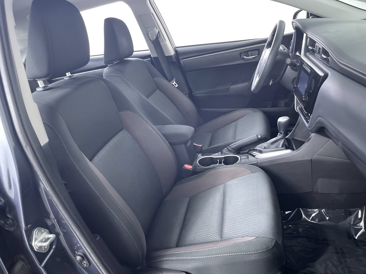 Used 2018 Toyota Corolla LE FWD image 23