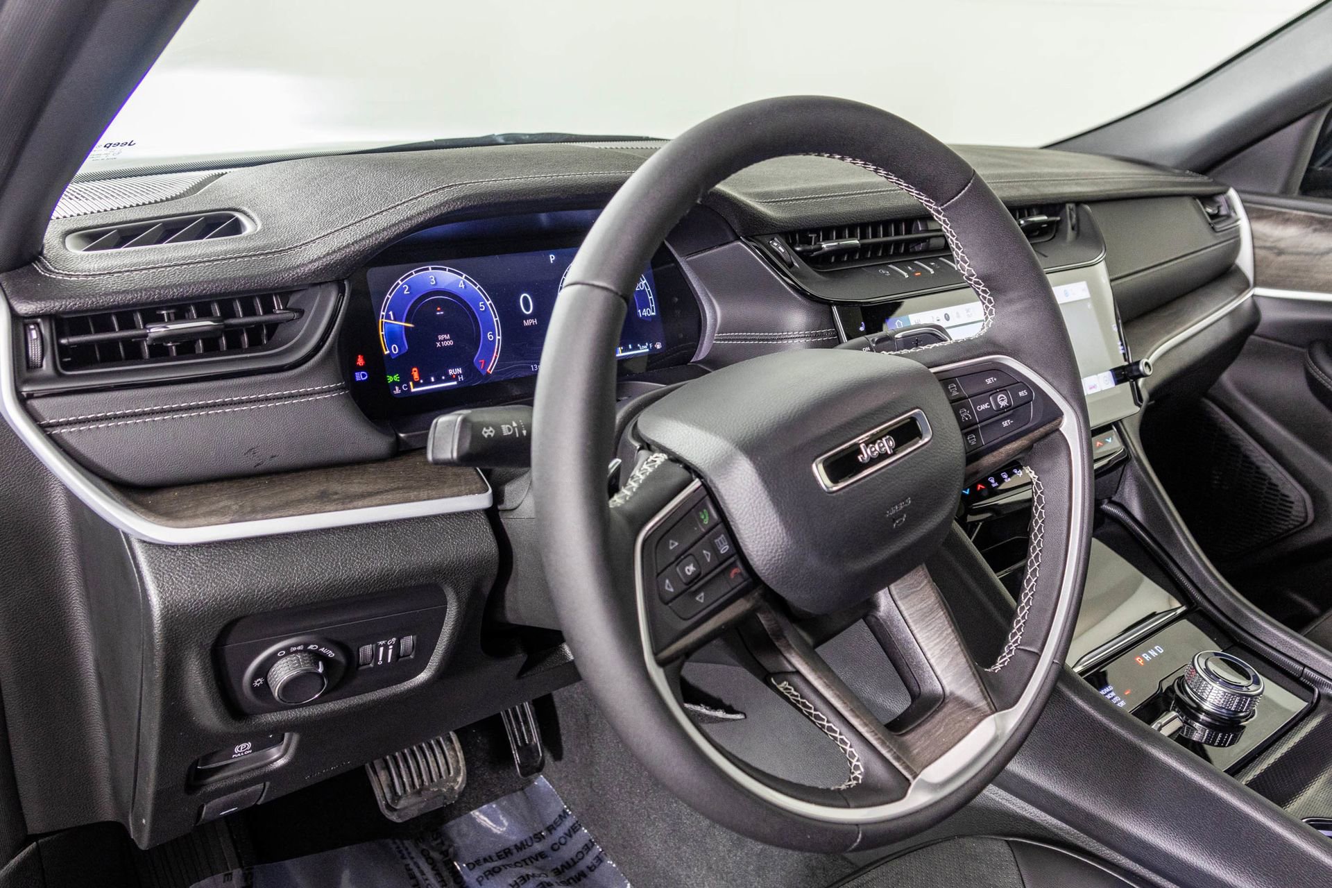New 2026 Jeep Grand Cherokee Altitude image 4