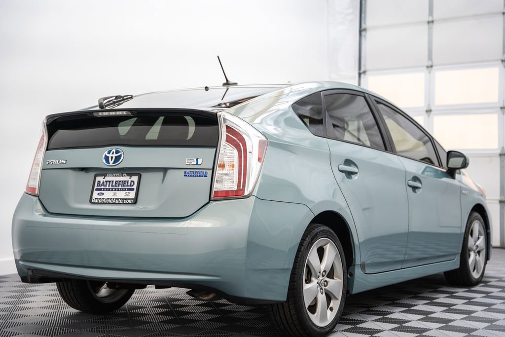 Used 2015 Toyota Prius Five FWD image 5