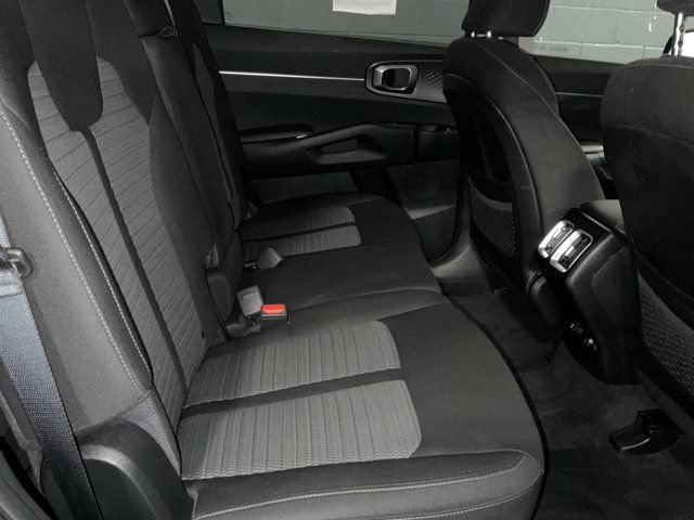 Used 2023 Kia Sorento LX FWD image 17