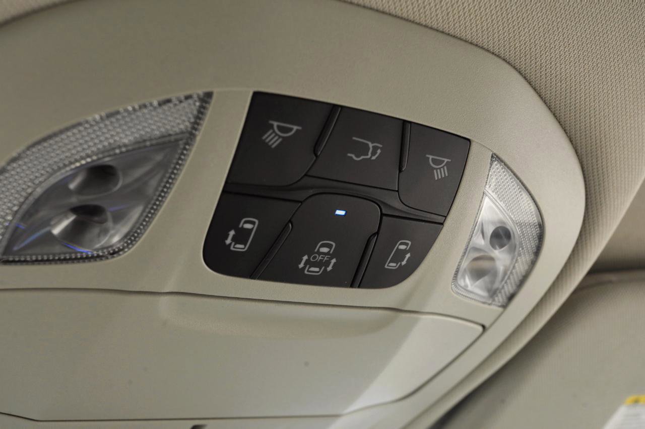 Used 2023 Chrysler Pacifica Touring-L image 26