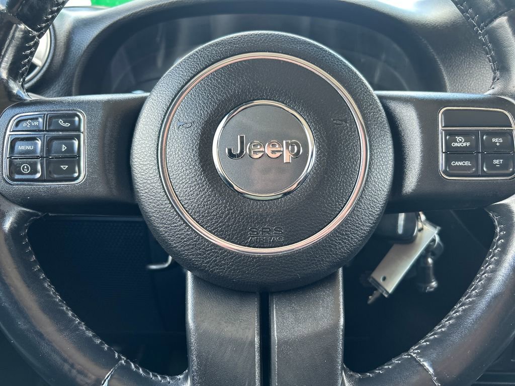 Used 2015 Jeep Wrangler Unlimited Rubicon w/ Connectivity Group AWD/4WD image 8
