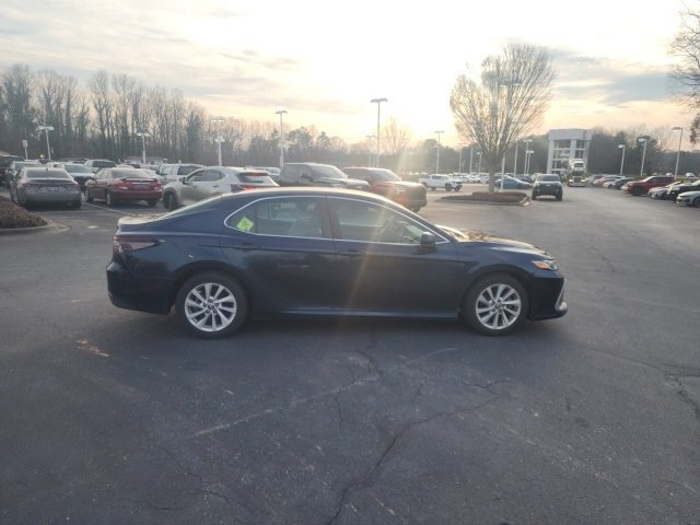 Used 2021 Toyota Camry LE image 5