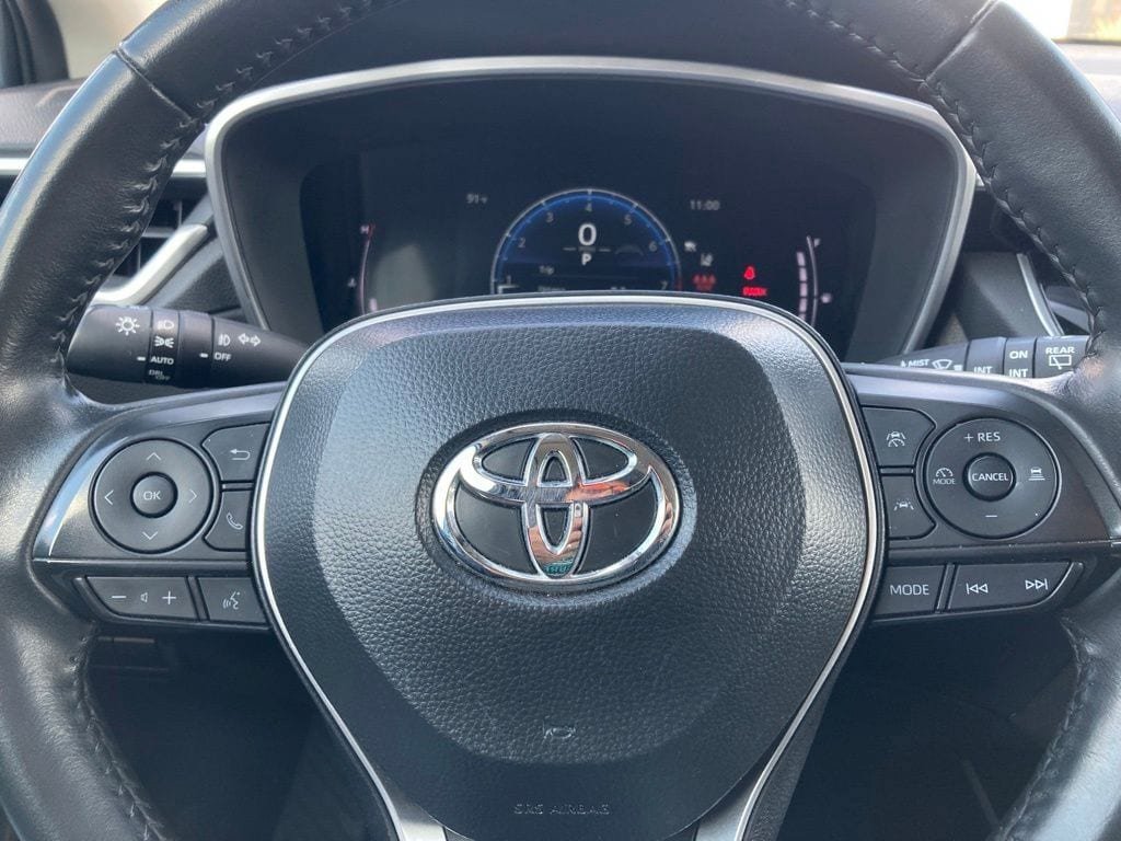 Certified 2025 Toyota Corolla Cross XLE FWD image 18
