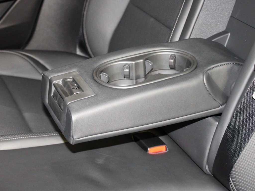 Used 2025 Porsche Taycan 4S image 37