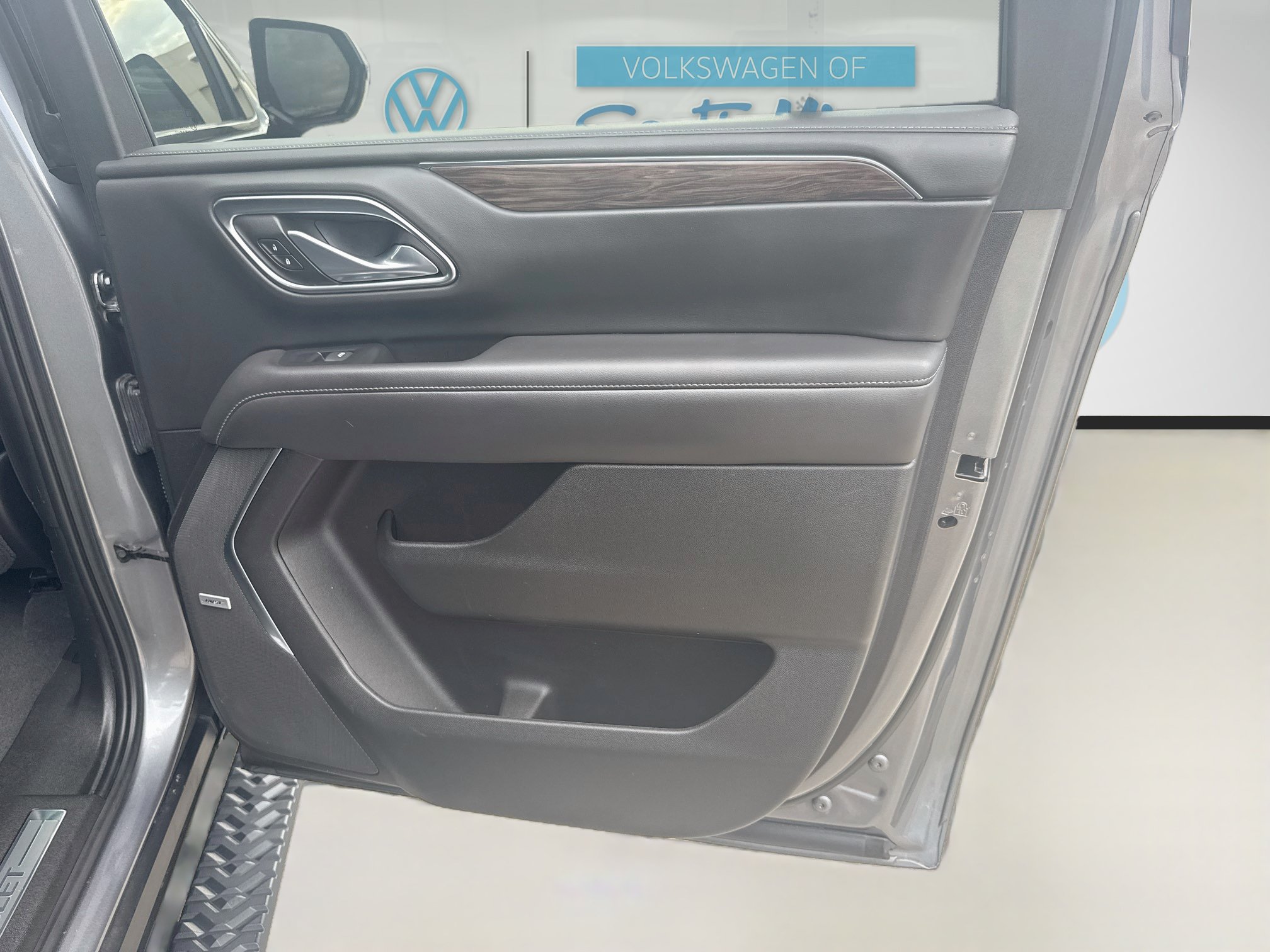 Used 2021 Chevrolet Suburban Z71 w/ Rear Media and Nav Package AWD/4WD image 30