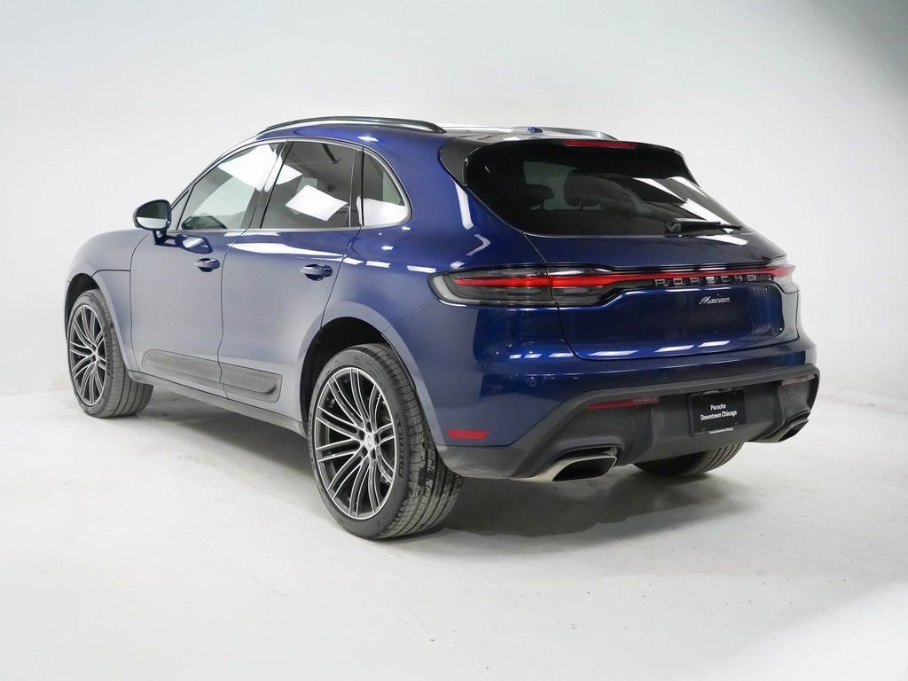 Certified 2025 Porsche Macan image 3