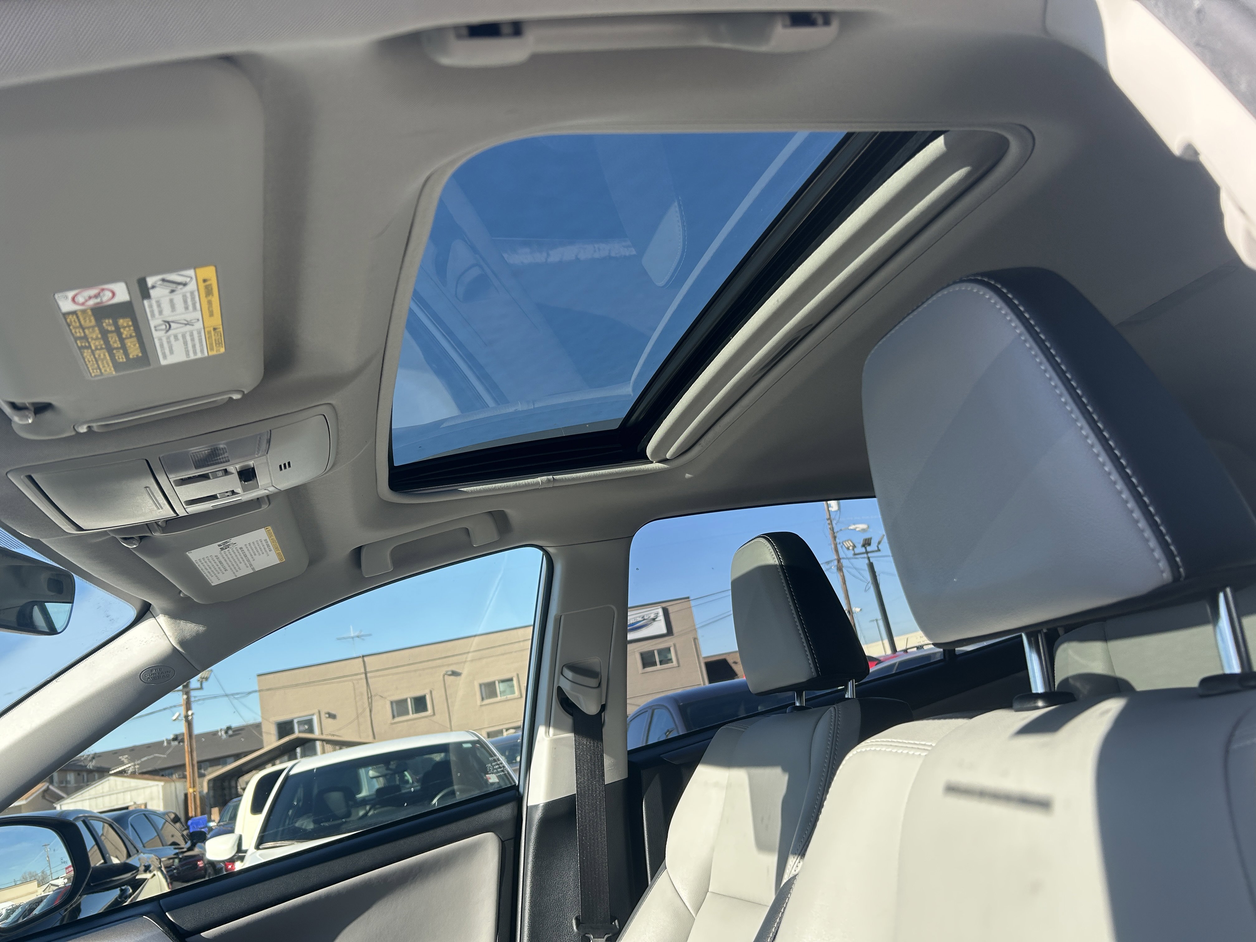 Used 2018 Toyota RAV4 Limited image 12